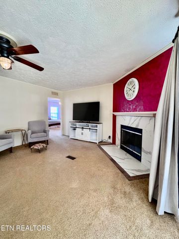 9202 Strawberry Plains Pike, Strawberry Plains, TN 37871