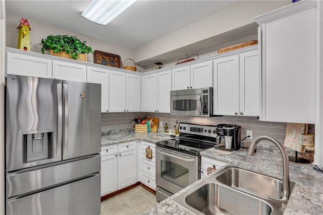 615 N Pennycress Drive, Lawrence, KS 66049