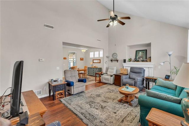 615 N Pennycress Drive, Lawrence, KS 66049