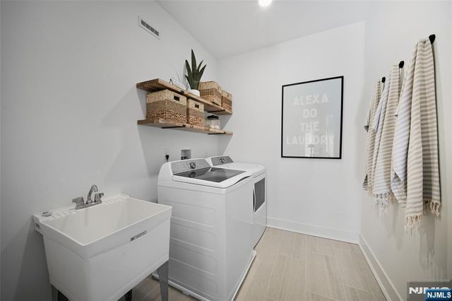 18 Arlington Place, Oakland, NJ 07036