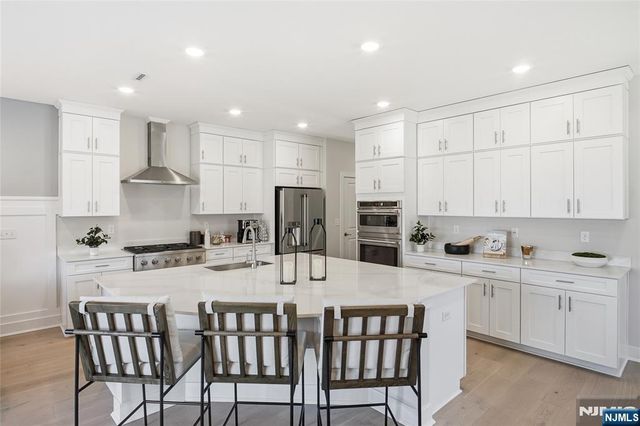 18 Arlington Place, Oakland, NJ 07036