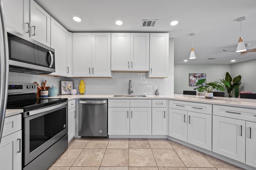 7065 Wheatfield WAY, Kyle, TX 78640