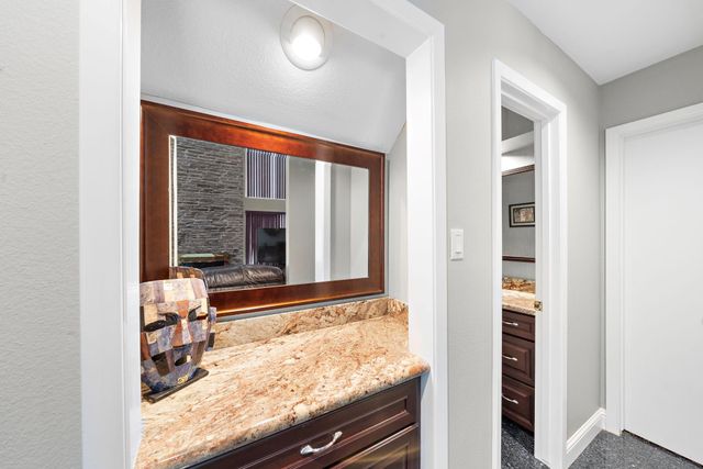 1019 Ridgeley Drive, Hilshire Village, TX 77055