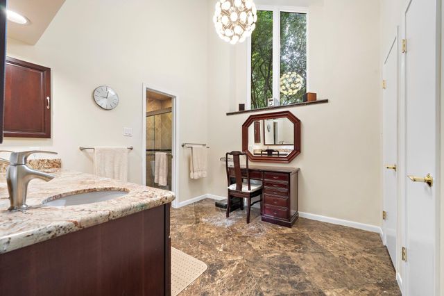 1019 Ridgeley Drive, Hilshire Village, TX 77055