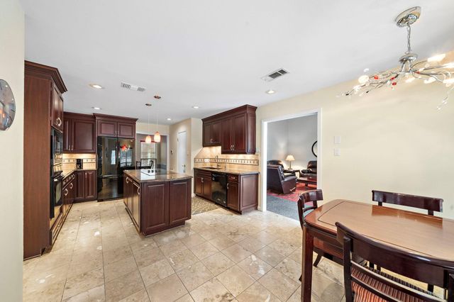 1019 Ridgeley Drive, Hilshire Village, TX 77055