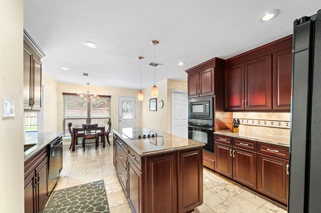 1019 Ridgeley Drive, Hilshire Village, TX 77055