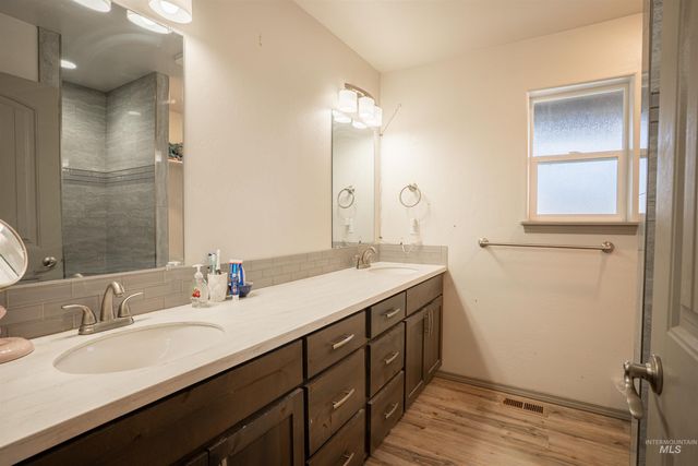 808 E Ave J, Jerome, ID 83338