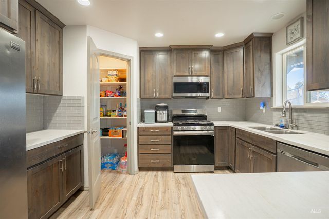 808 E Ave J, Jerome, ID 83338