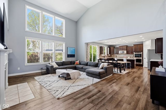 8842 Windpointe Pass, Zionsville, IN 46077