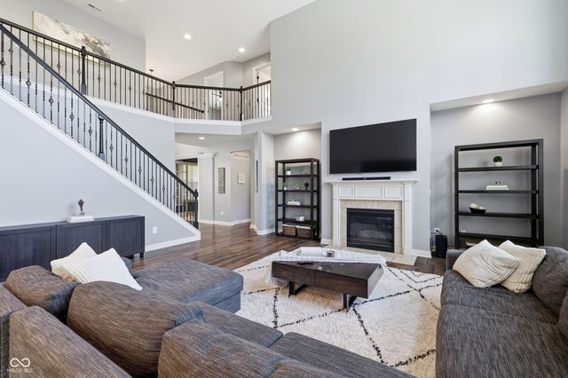 8842 Windpointe Pass, Zionsville, IN 46077