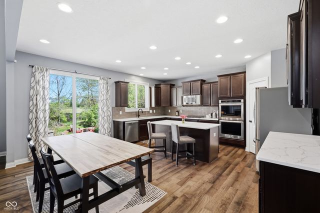 8842 Windpointe Pass, Zionsville, IN 46077