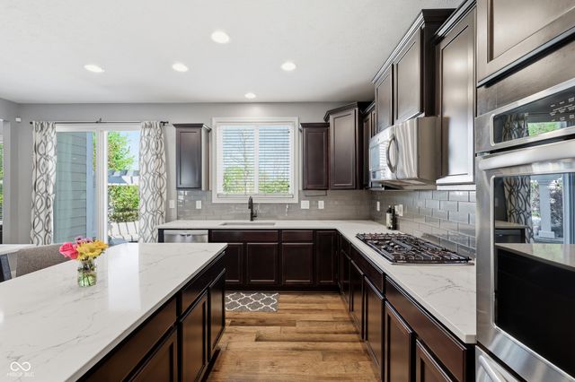 8842 Windpointe Pass, Zionsville, IN 46077