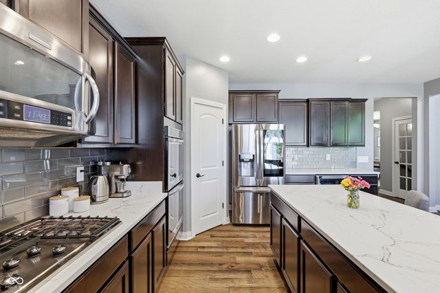 8842 Windpointe Pass, Zionsville, IN 46077