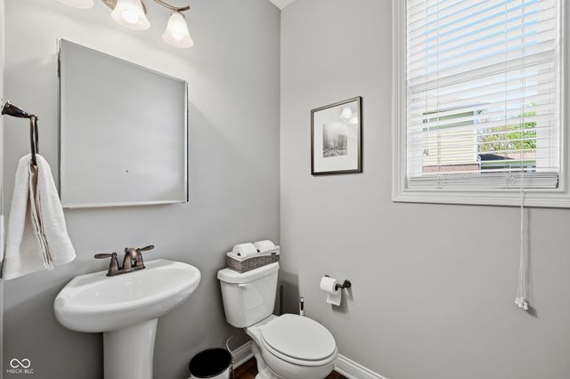 8842 Windpointe Pass, Zionsville, IN 46077