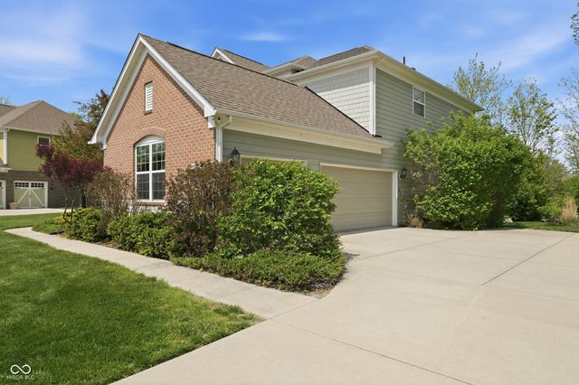 8842 Windpointe Pass, Zionsville, IN 46077