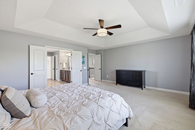 8842 Windpointe Pass, Zionsville, IN 46077