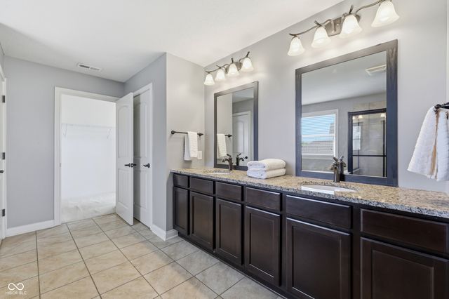 8842 Windpointe Pass, Zionsville, IN 46077