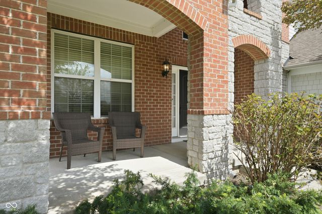 8842 Windpointe Pass, Zionsville, IN 46077