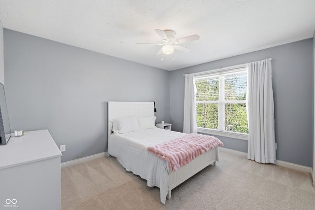 8842 Windpointe Pass, Zionsville, IN 46077