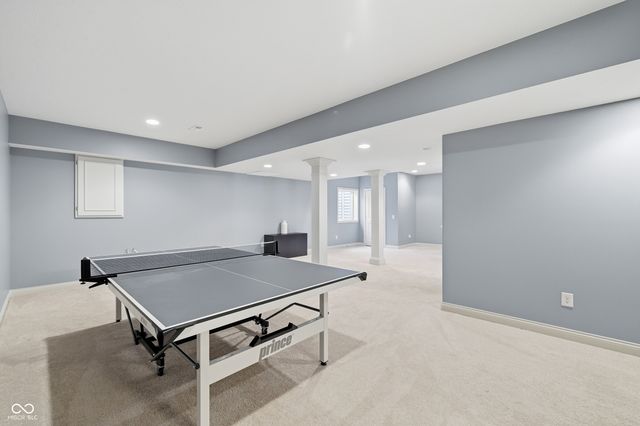 8842 Windpointe Pass, Zionsville, IN 46077