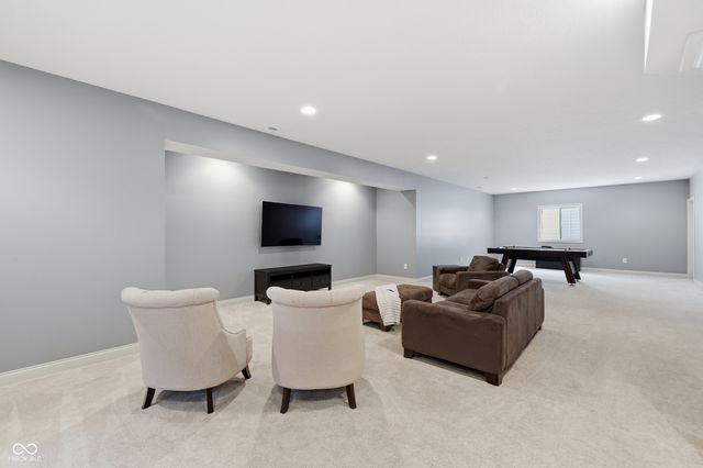 8842 Windpointe Pass, Zionsville, IN 46077