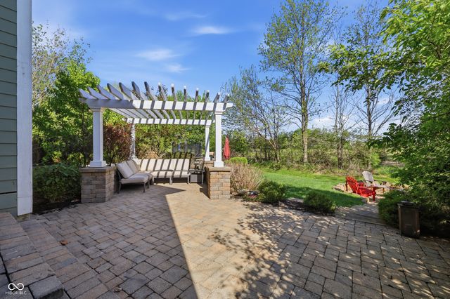 8842 Windpointe Pass, Zionsville, IN 46077