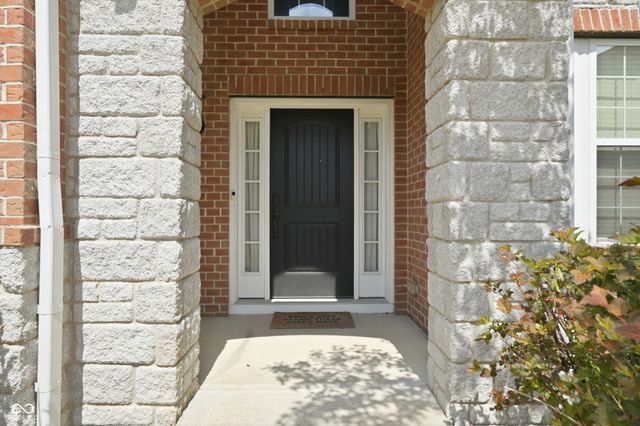 8842 Windpointe Pass, Zionsville, IN 46077