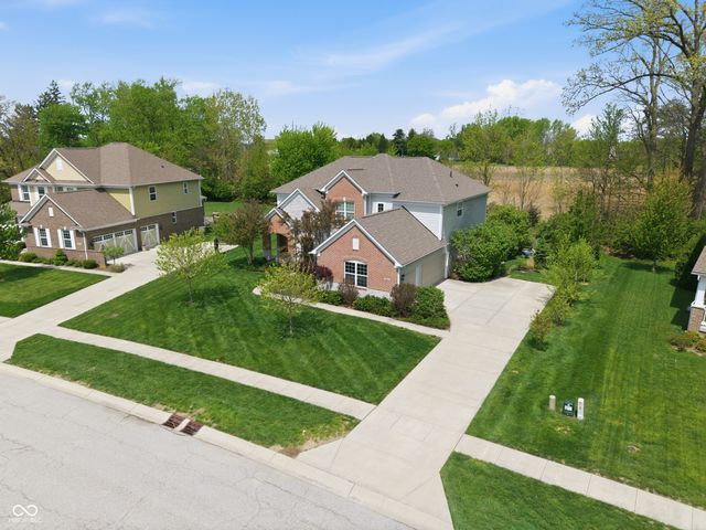 8842 Windpointe Pass, Zionsville, IN 46077