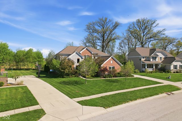 8842 Windpointe Pass, Zionsville, IN 46077