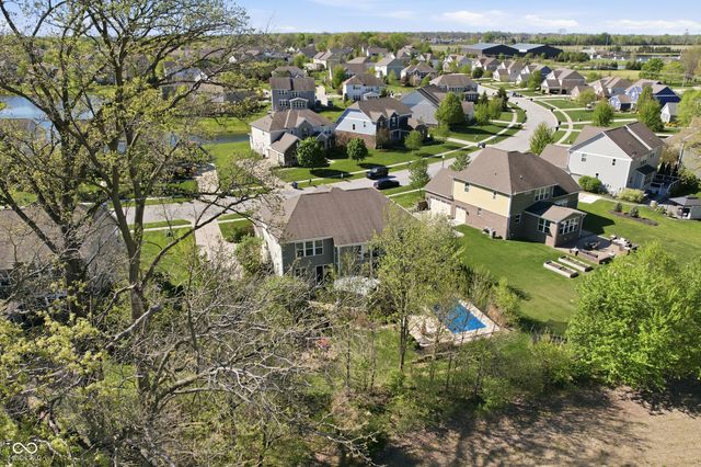 8842 Windpointe Pass, Zionsville, IN 46077