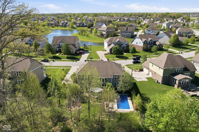 8842 Windpointe Pass, Zionsville, IN 46077