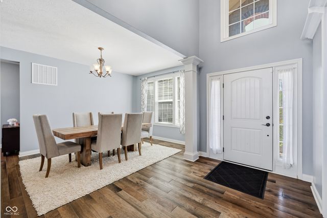 8842 Windpointe Pass, Zionsville, IN 46077