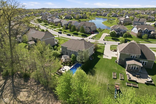 8842 Windpointe Pass, Zionsville, IN 46077