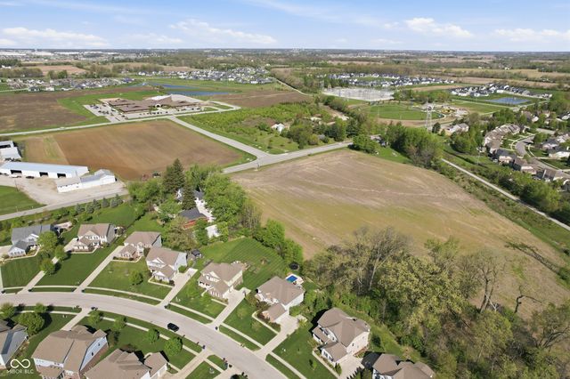 8842 Windpointe Pass, Zionsville, IN 46077