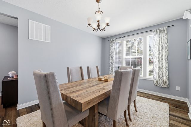 8842 Windpointe Pass, Zionsville, IN 46077