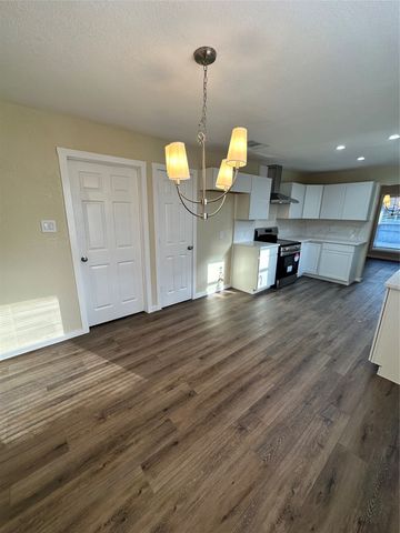 6620 Moss Lane, Watauga, TX 76148