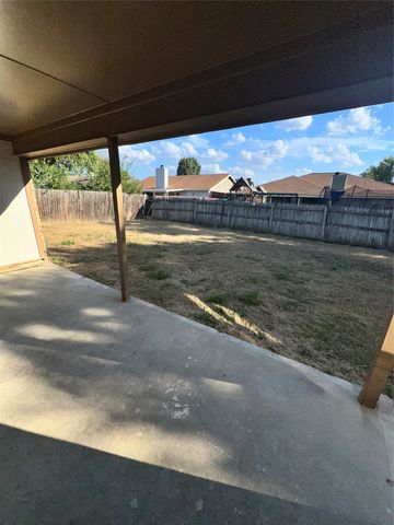 6620 Moss Lane, Watauga, TX 76148