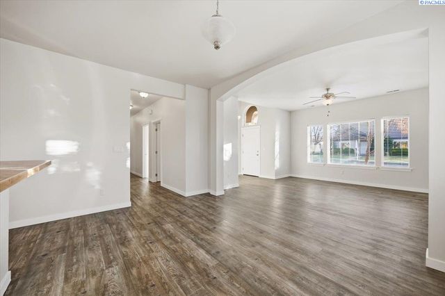 506 Cherokee St, Richland, WA 99352