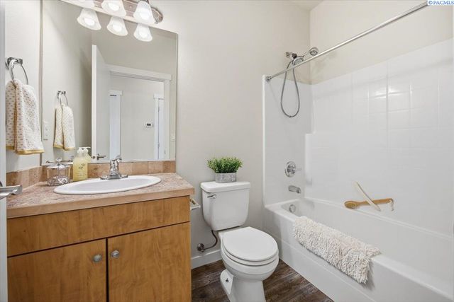 506 Cherokee St, Richland, WA 99352