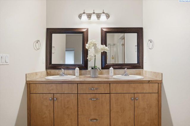 506 Cherokee St, Richland, WA 99352