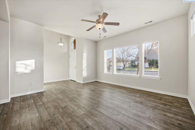 506 Cherokee St, Richland, WA 99352