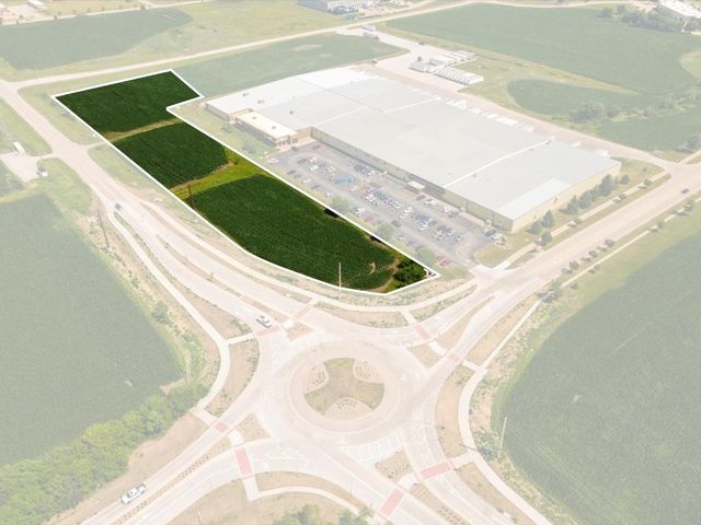 1175 Tower Terrace Rd, Hiawatha, IA 52233