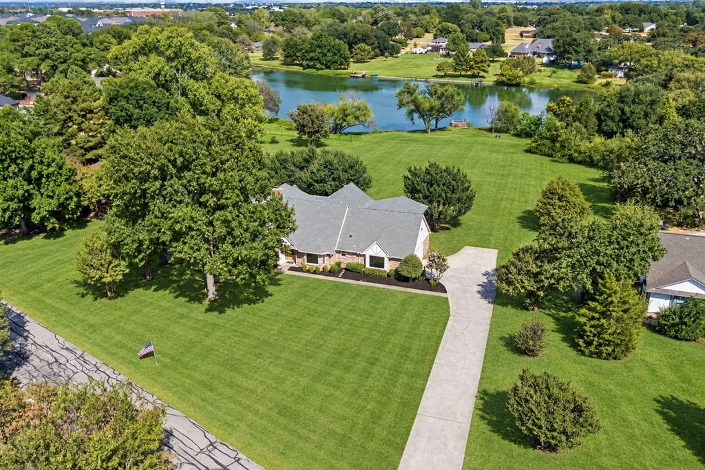 131 Oak Grove Circle, Double Oak, TX 75077 — photo 3