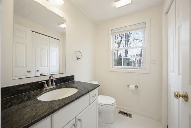 3 Lee St, Wilmington, MA 01887