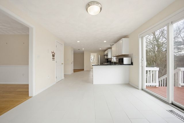 3 Lee St, Wilmington, MA 01887