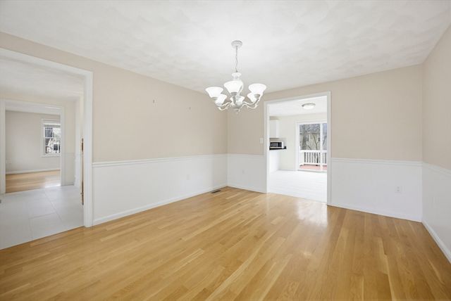 3 Lee St, Wilmington, MA 01887