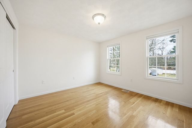 3 Lee St, Wilmington, MA 01887