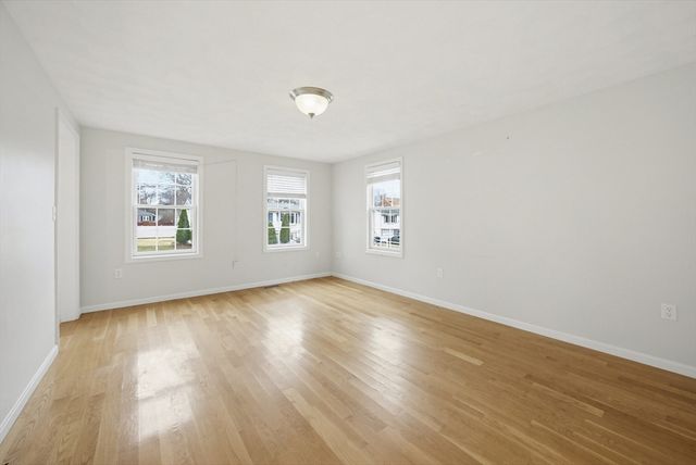 3 Lee St, Wilmington, MA 01887