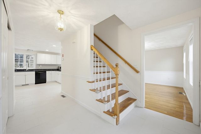 3 Lee St, Wilmington, MA 01887