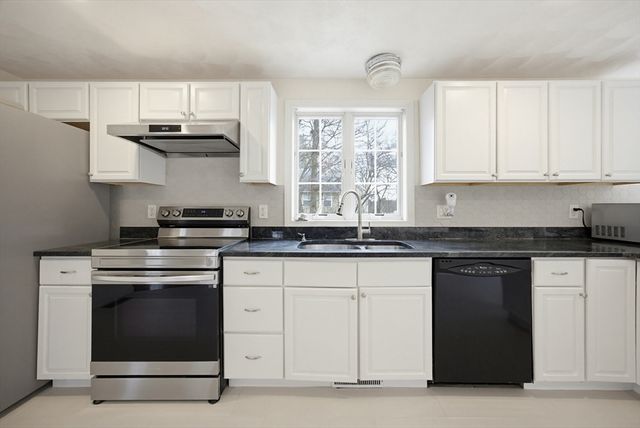 3 Lee St, Wilmington, MA 01887